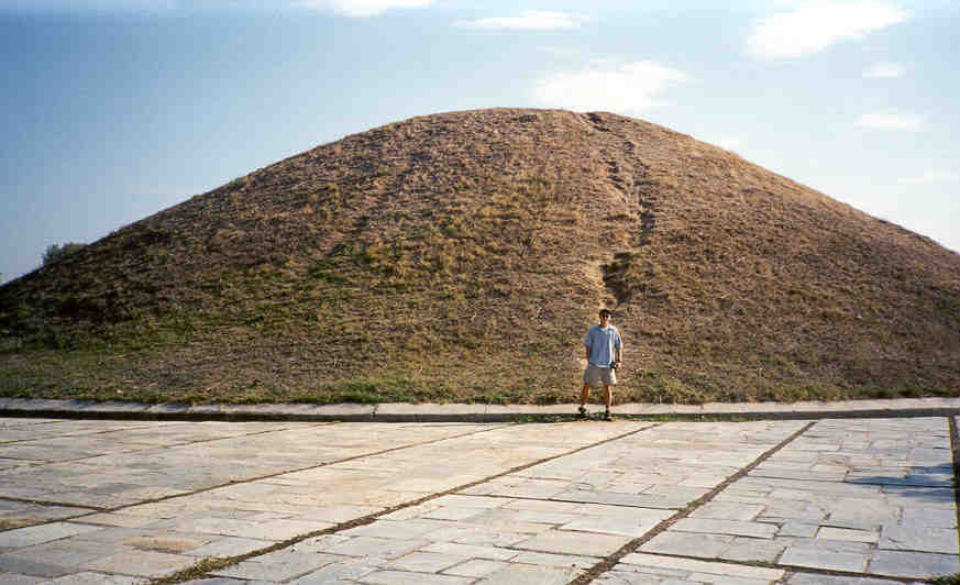 marathonmound.jpg (47397 bytes)