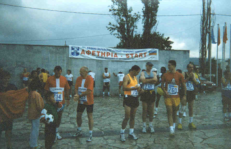 marathon-start2.jpg (47368 bytes)